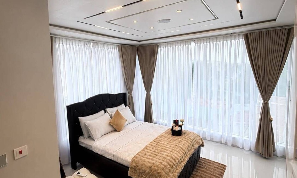 Agblesia House | 1 + 1 Spa Tub Rooftop Lounge Near Tema & Accra . Airport pickup/Drop off