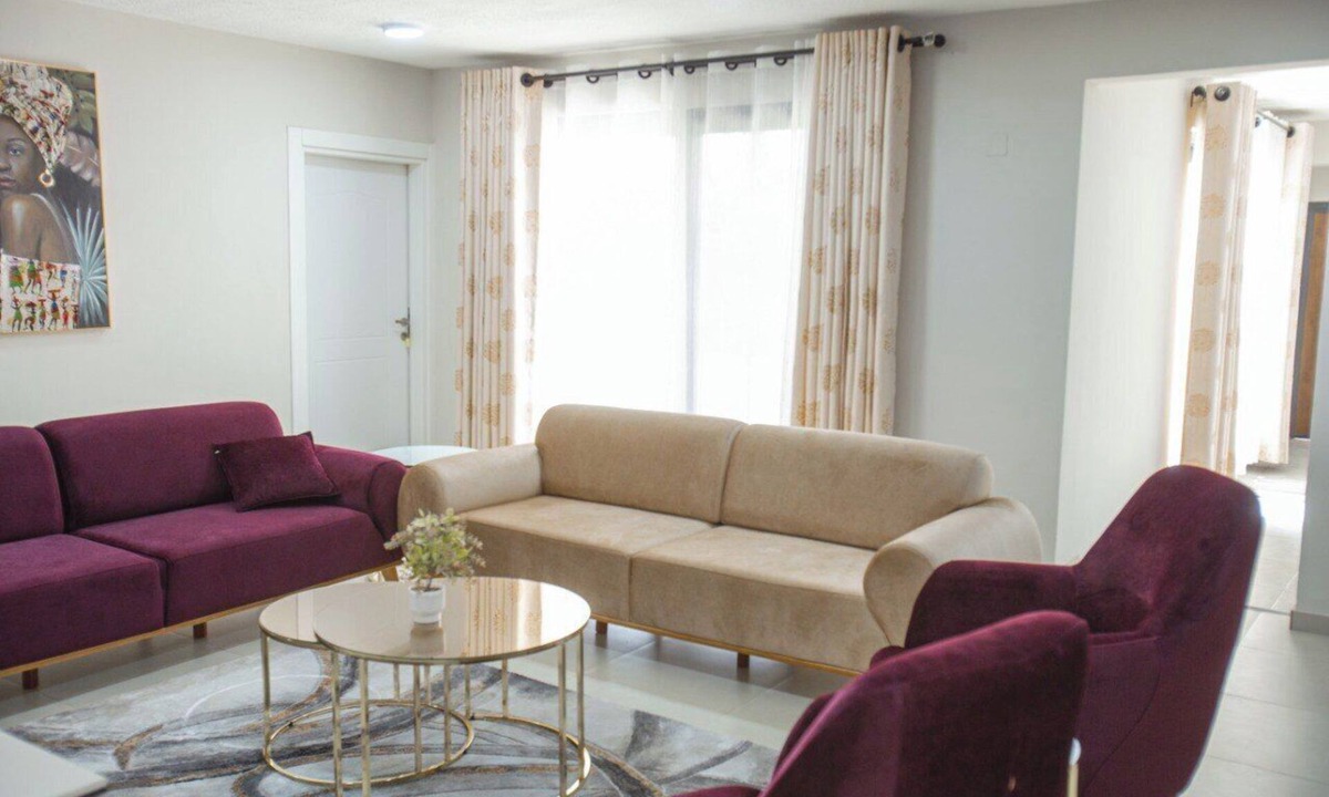 Accra House | 2 Bedr Oasis. Luxury. Airport pick up+WiFi+Breakfast items. Peaceful yet central