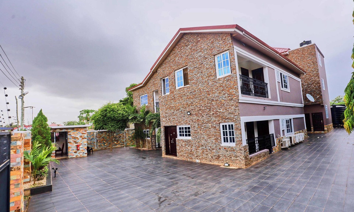 Adenta Apartment | 2-bedroom apartment in serene Adenta Municipality with AC