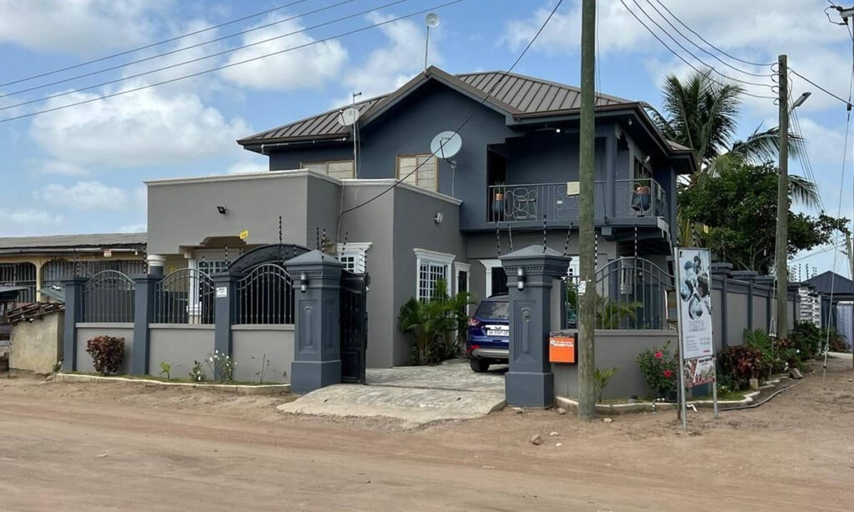 Kasoa House | 2 Bedrooms, 2 Kings Bed, Free Breakfast,WiFi,&Solar. Sleep 4