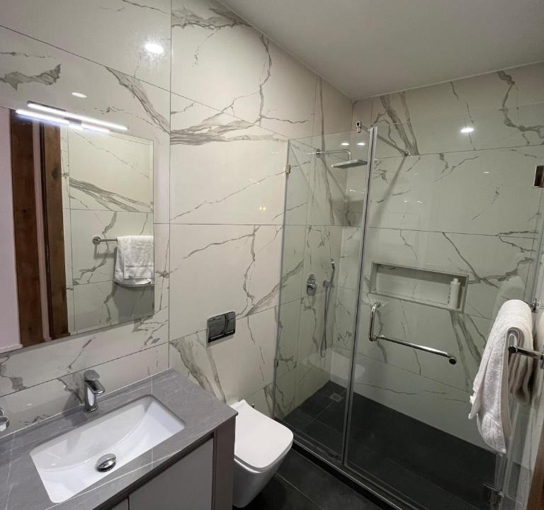Labadi Apartment | 233 Boulevard