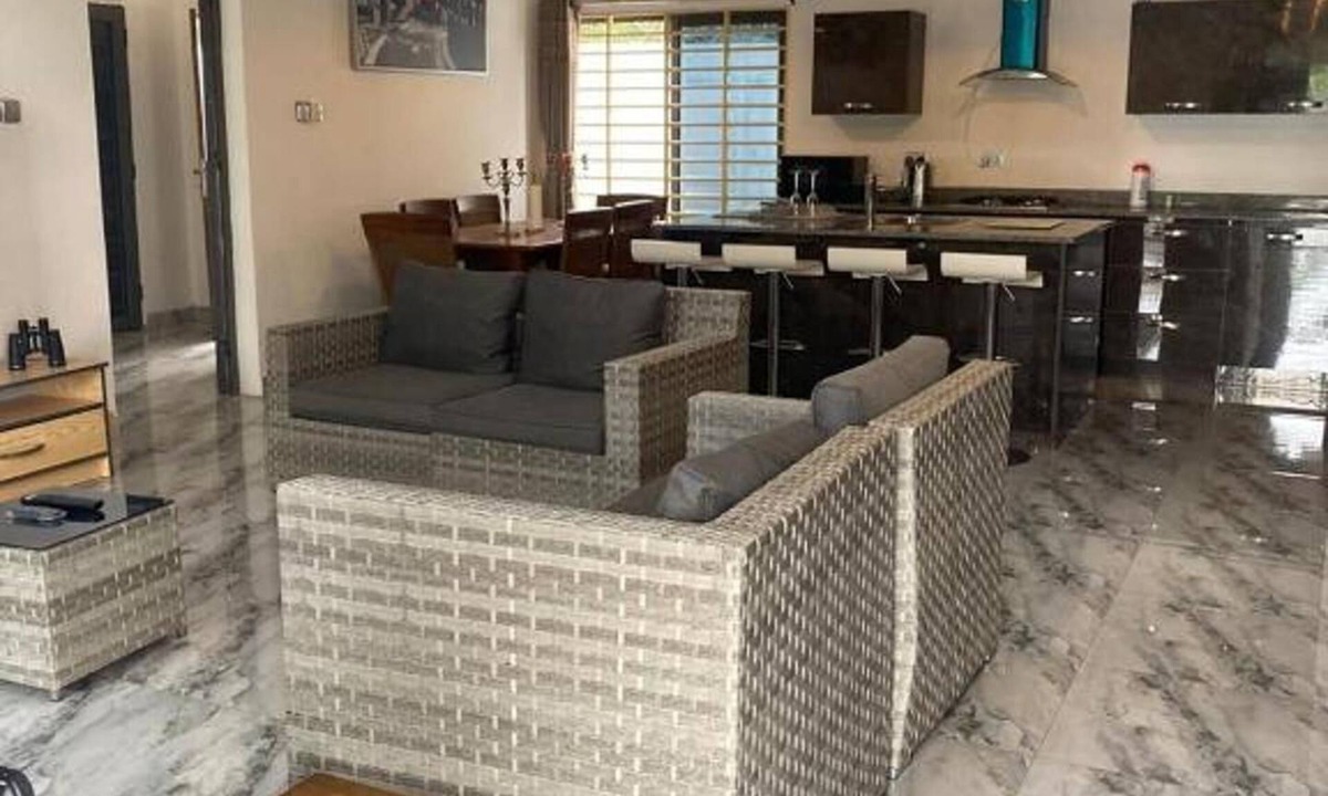 Accra Villa | 3 Bed Villa-Private Garden-OffStreetParking-AirCon