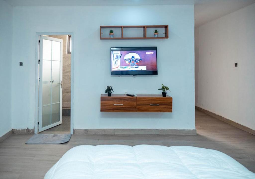 Accra House | 7Brothers Realty