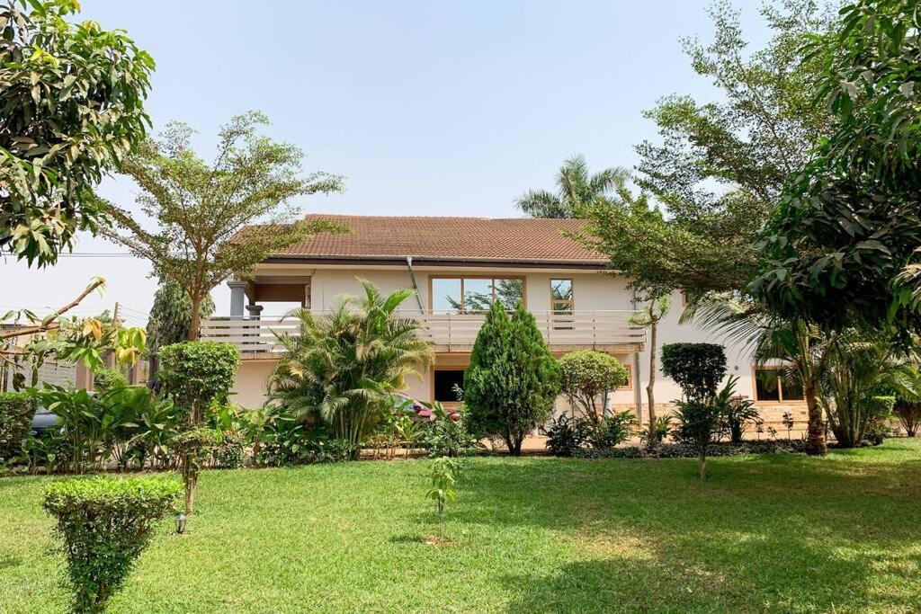 North Legon House | Agbogba Tropical Villa - Spacious-Cozy-Green