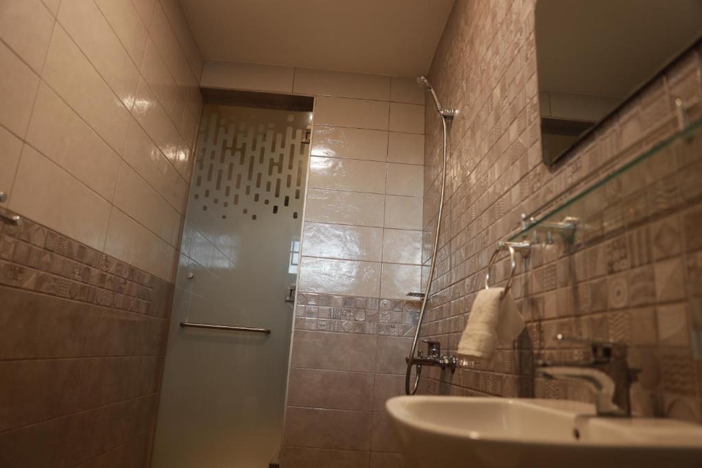 Ada Hotel | ALERI'S GARDEN