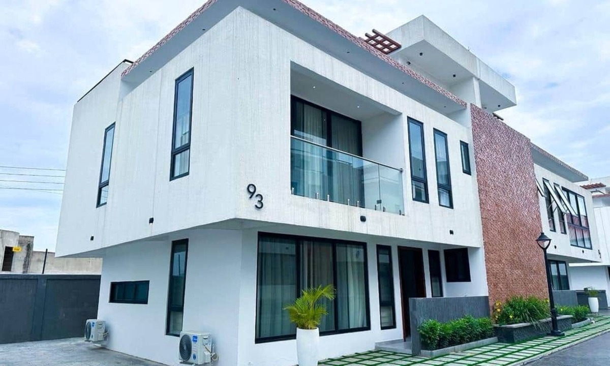 Teshie House | Artistic 3-Bed Townhouse w/Pool & Gym in Accra