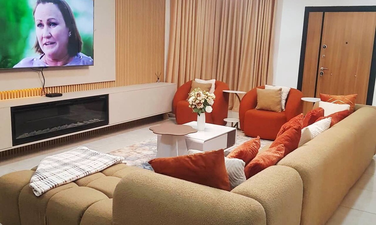 Madina House | AURA HOMES: Luxury 4-bedroom, home with AC, Cable, Wi-Fi & Bar and Pool