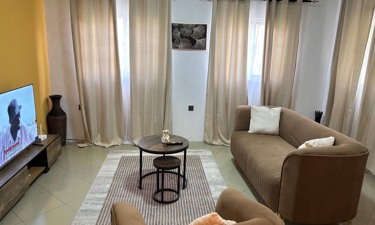 North Ridge House | Beautiful 2Bed at Manet Estate. Mins to Airport.