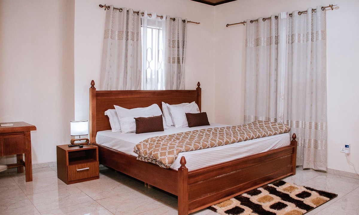 North Legon Hotel | Ben and Moons Lodge and Event Center