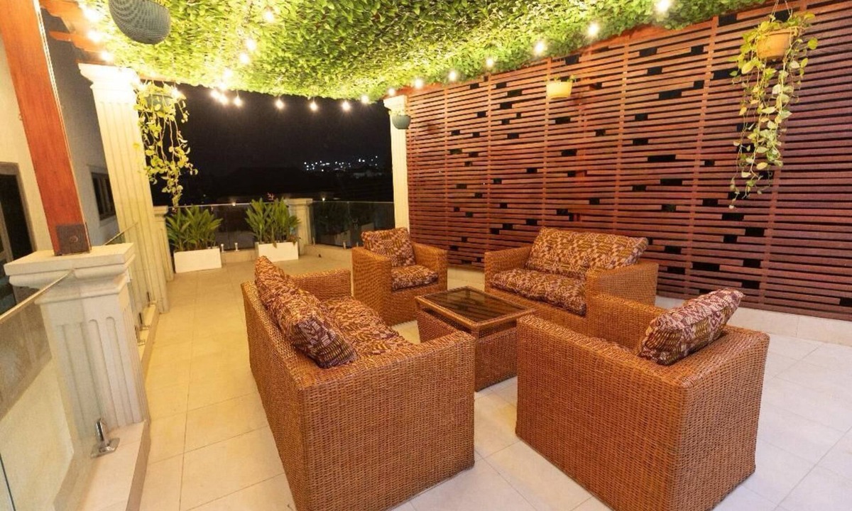Accra Apartment | Bright 2-bedroom apartment with AC in pleasant Accra neighborhood