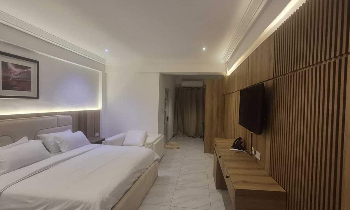 Ngleshi Amanfro Hotel | Bruce Palace Hotel