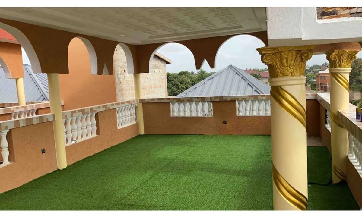 Lome Apartment | Château Du Comfort
