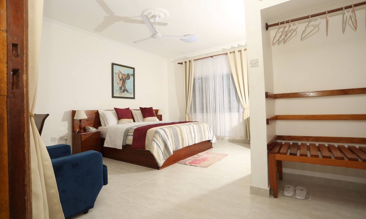 Ampenyi Hotel | Charlestina Beach Resort