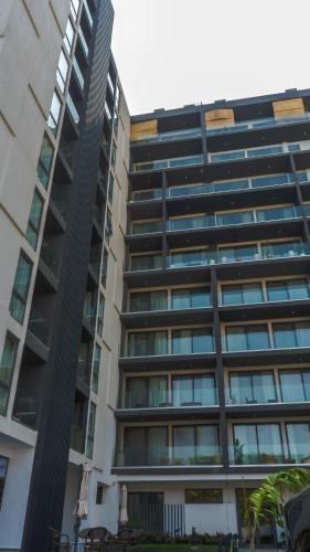 Roman Ridge Apartment | CharmSlot at Nova