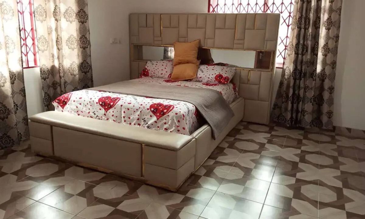 Roman Ridge Bed & Breakfast | Convenient Private Room