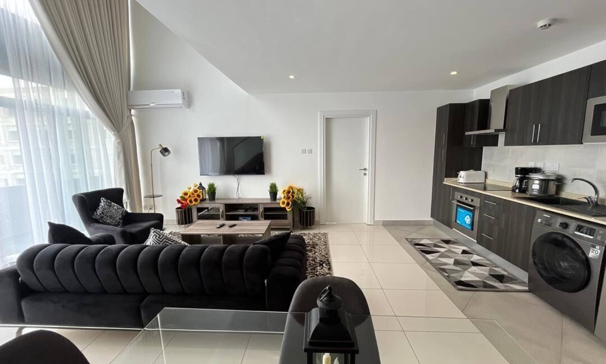 Cantonments Apartment | Cozy 2-bedroom Apartment with WiFi and fitness room in charming Accra