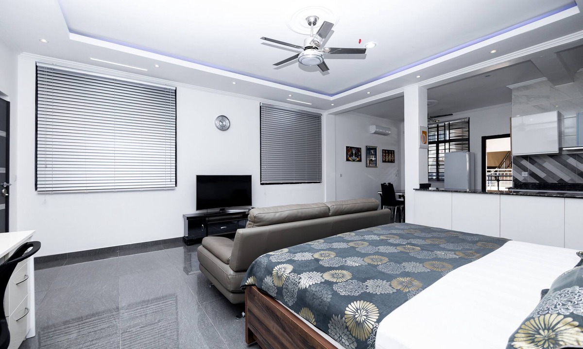 Teshie Apartment | Cozy Studio Apartment at The Royal Oak, East Airport.