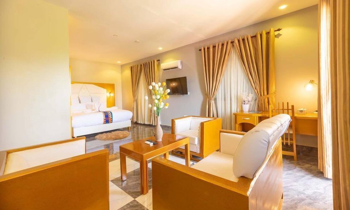 Tarkwa Hotel | De-Kings Hotel