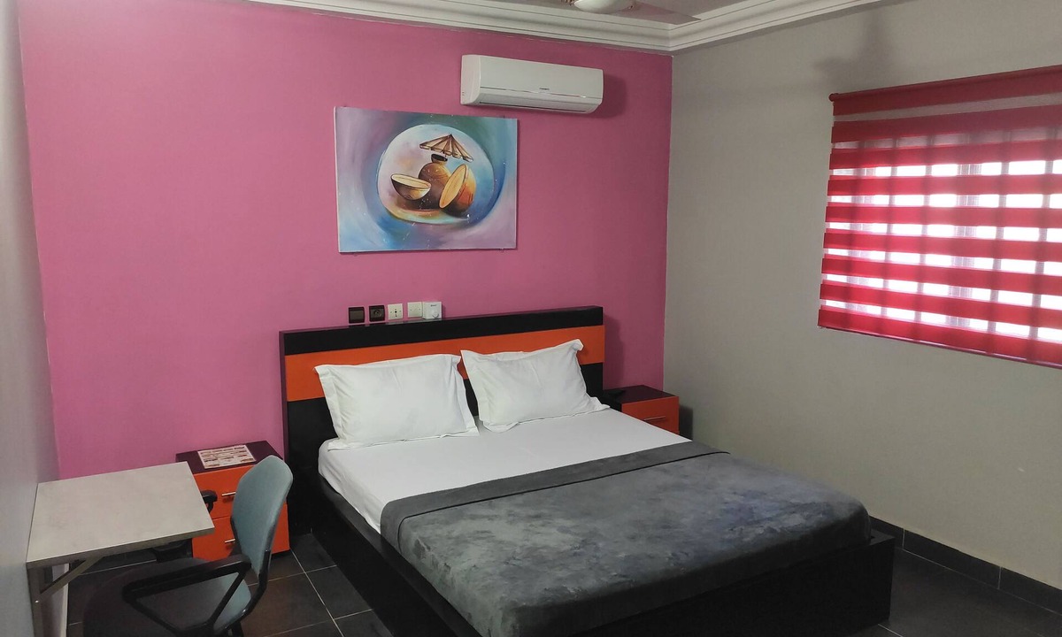Lome House | Deluxe Double Bed Bedroom in Lome
