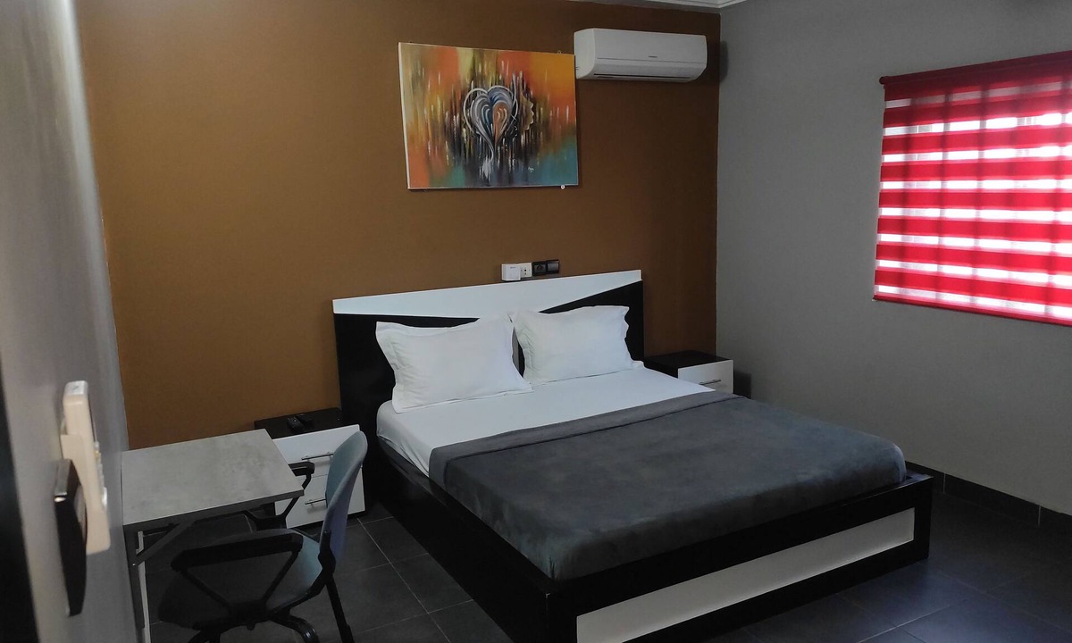 Lome House | Deluxe Double Bed Bedroom in Lome Togo
