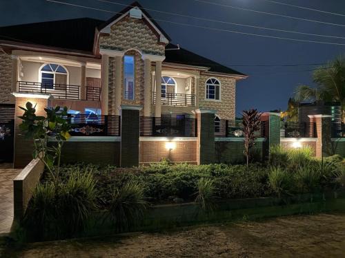 Nungua Apartment | Deluxe Kingsize Bedroom In Tema