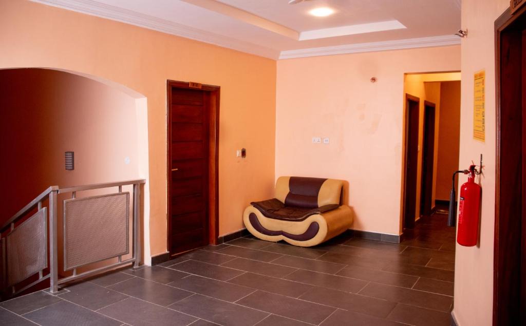 Nungua Hotel | El-King Home Lodge