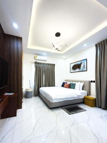 Madina House | Executive Cozy Suite at THE HIDDEN DOMUS I Saltpond Suite