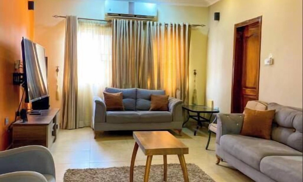 North Legon Apartment | Family home in Adenta, Accra in a quite neighbourhood, 30 mins from the Airport.