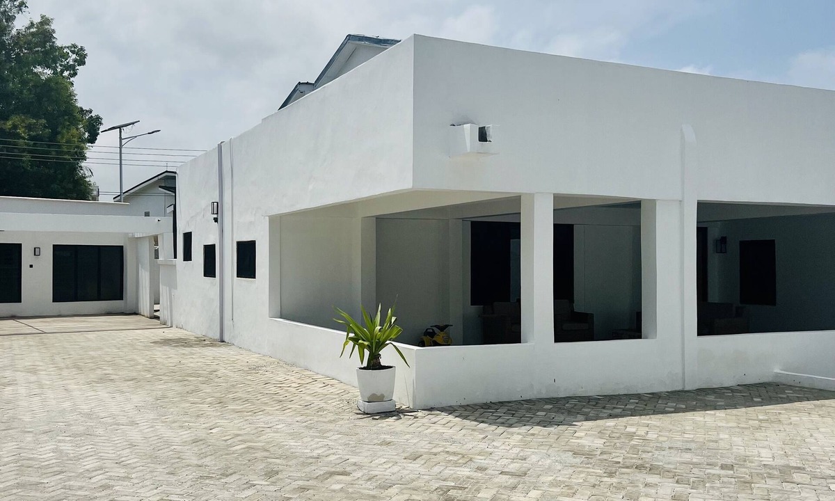 North Ridge House | Gated 4BR Villa w/Caretaker – North Ridge, Accra