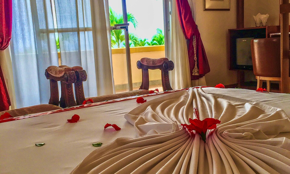 Elmina Hotel | Golden Hill Parker Hotel