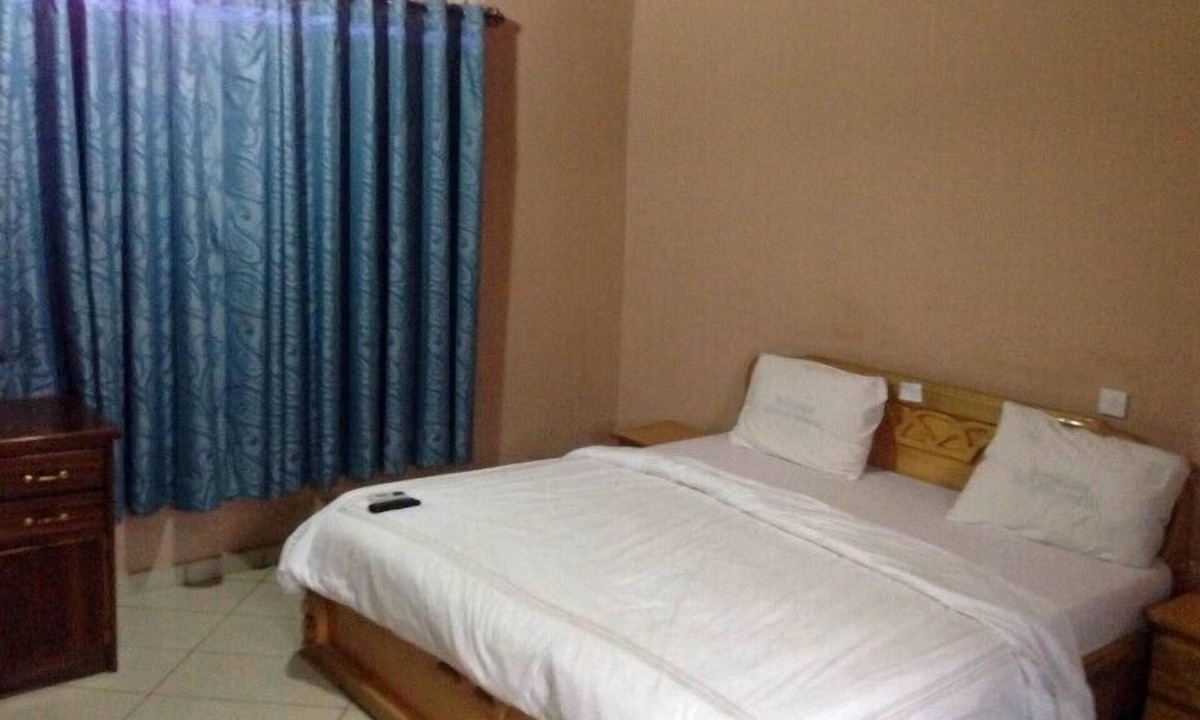 Awoshie Hotel | His Royal Vico Hotel