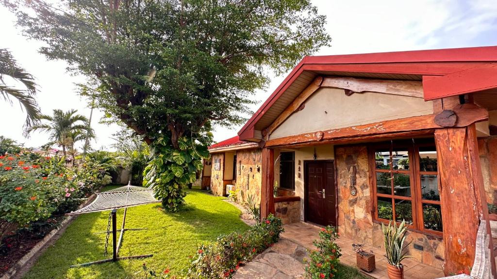 Nungua House | House with nice garden