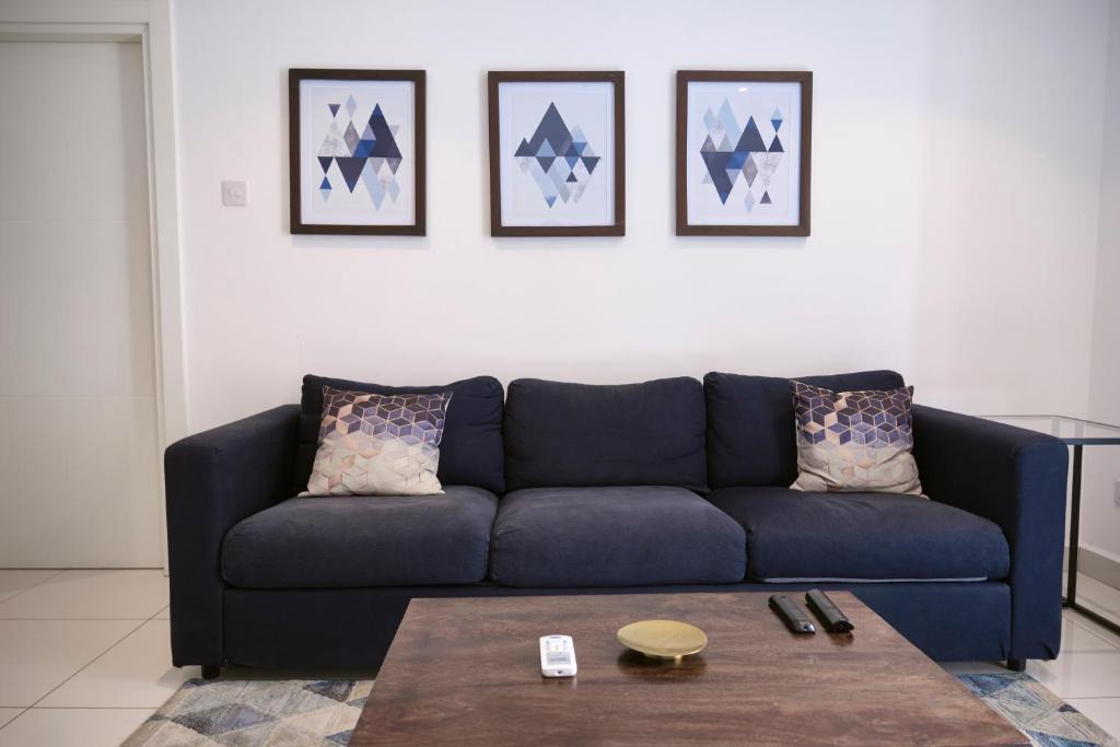 Cantonments Apartment | King Size Bed & 129 Mb Data Speed 1BR en suite with pool at Embassy Gardens, Cantonment, Accra