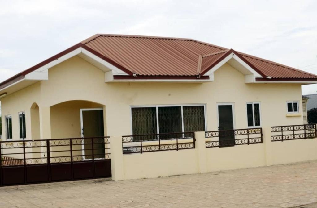 Kweiman House | Lovely 2-bedroom house near Aburi