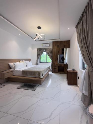 Teshie Villa | Luxury Double Bed Suite at THE HIDDEN DOMUS I Anomabo Suite