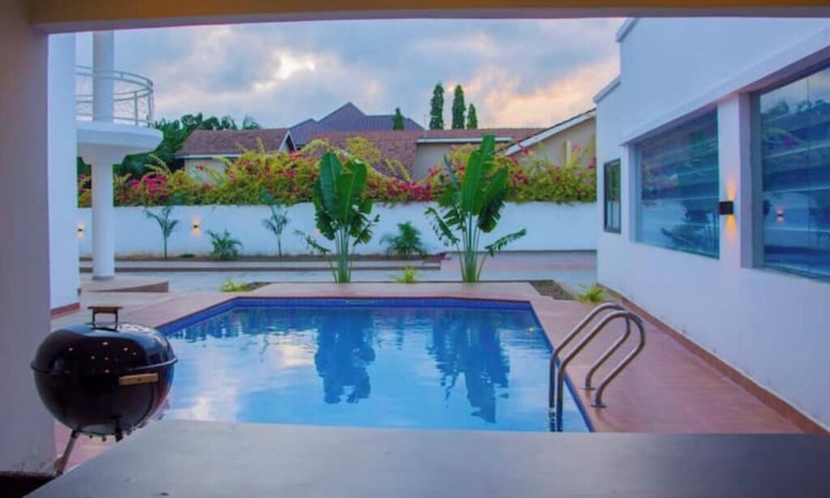 East Legon Apartment | Luxury in East Legon-4bed All-Ensuite with pool