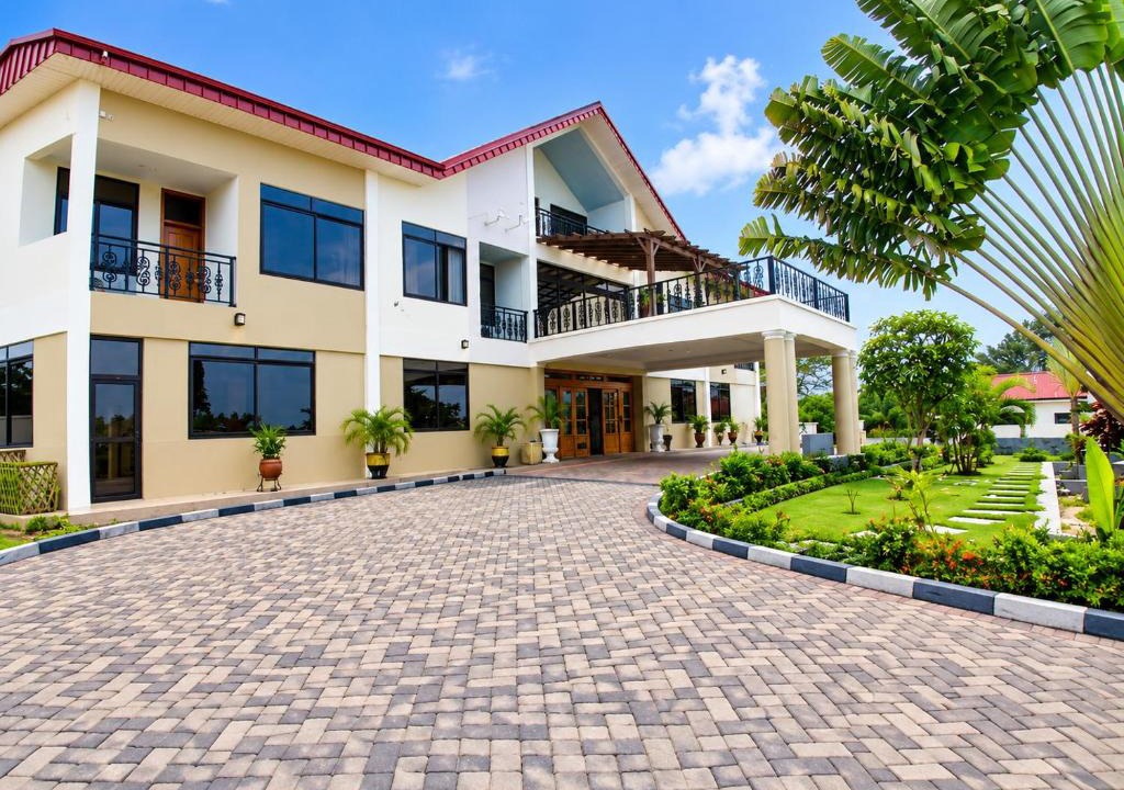 Ajumako Hotel | Maison Legacy Hotel
