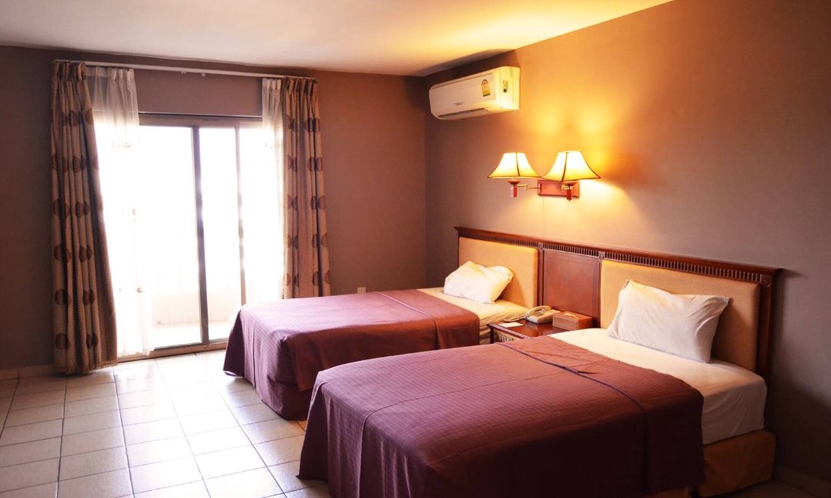 Accra Hotel | Mensvic Grand Hotel