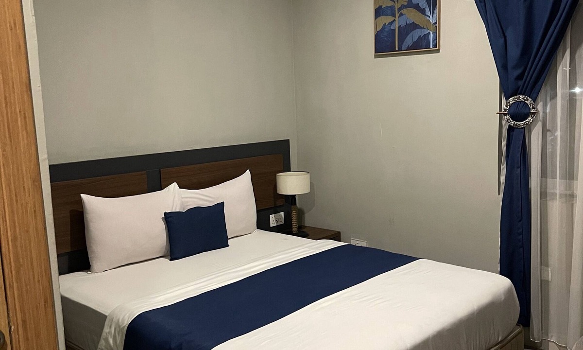 Accra Hotel | Midway Hotel