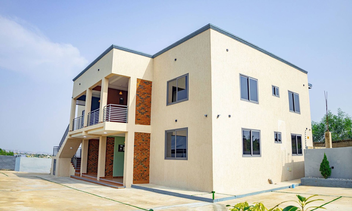Accra Apartment | Modern 2-bedroom apartment with WiFi, AC in lovely Accra-Winneba Road,Blue Rose