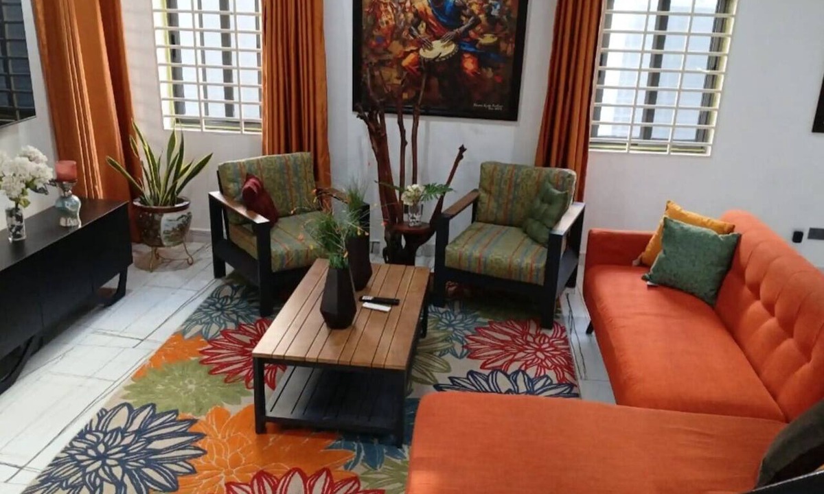 Tesano House | Modern 3 Bedroom En Suite Near Beach