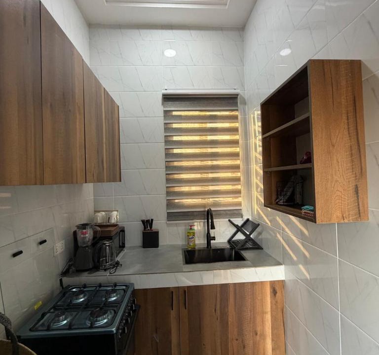 Kwabenyan Apartment | Modern Studio Apartment Hilltop Views