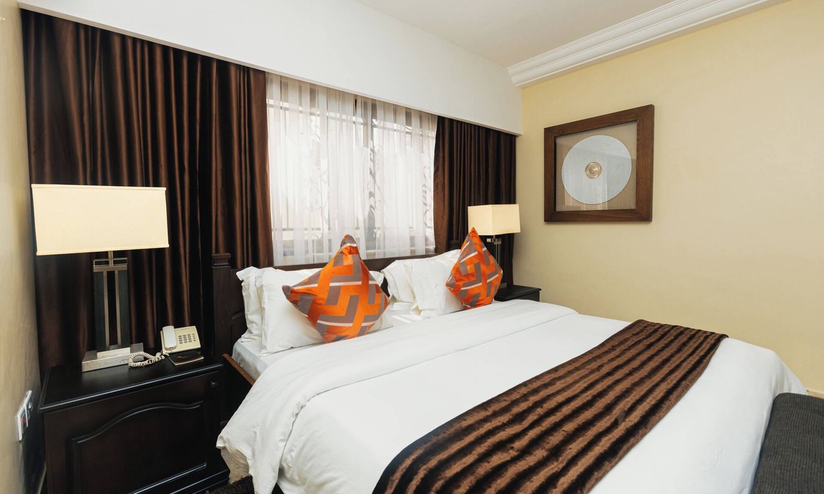 Teshie Hotel | Oak Plaza Hotel - East Legon