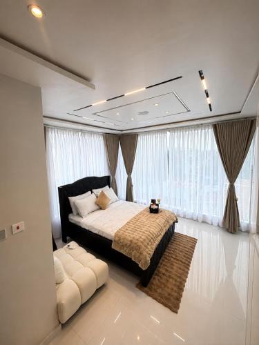 Sakumono Apartment | One Plus One Luxe Retreat with Airport Pickups