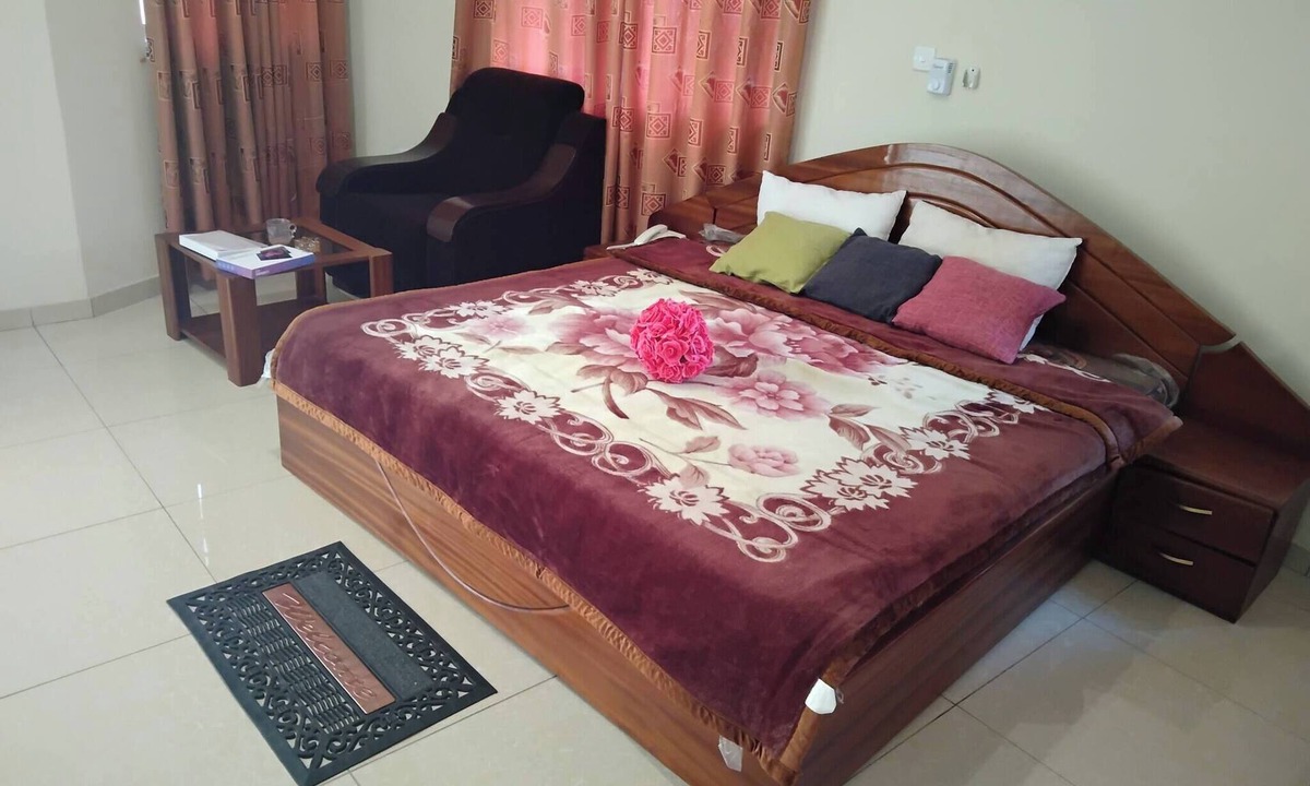 Nungua House | Room-renajoe Exclusive Guesthouse Tema C