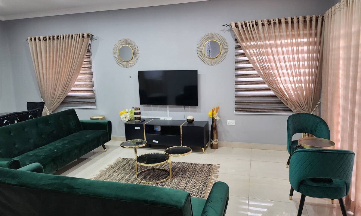 Nungua Apartment | Spacious Luxury 3Bed Hse in Tema Netflix