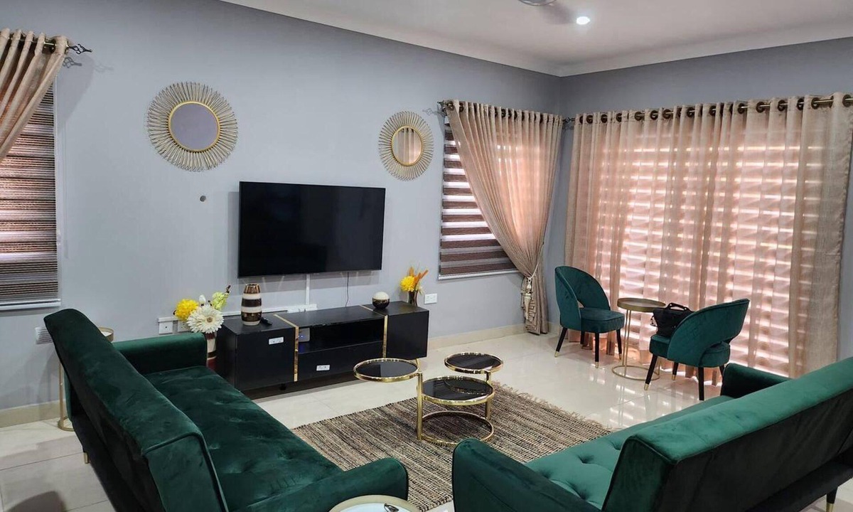 Tema House | Spacious Luxury 3bed Hse in Tema - Netflix, Wi-fi