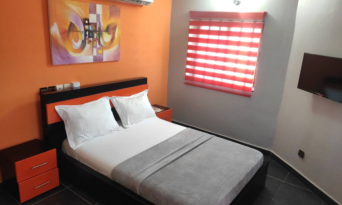 Lome House | Standard Double Bed Bedroom in Lome Togo