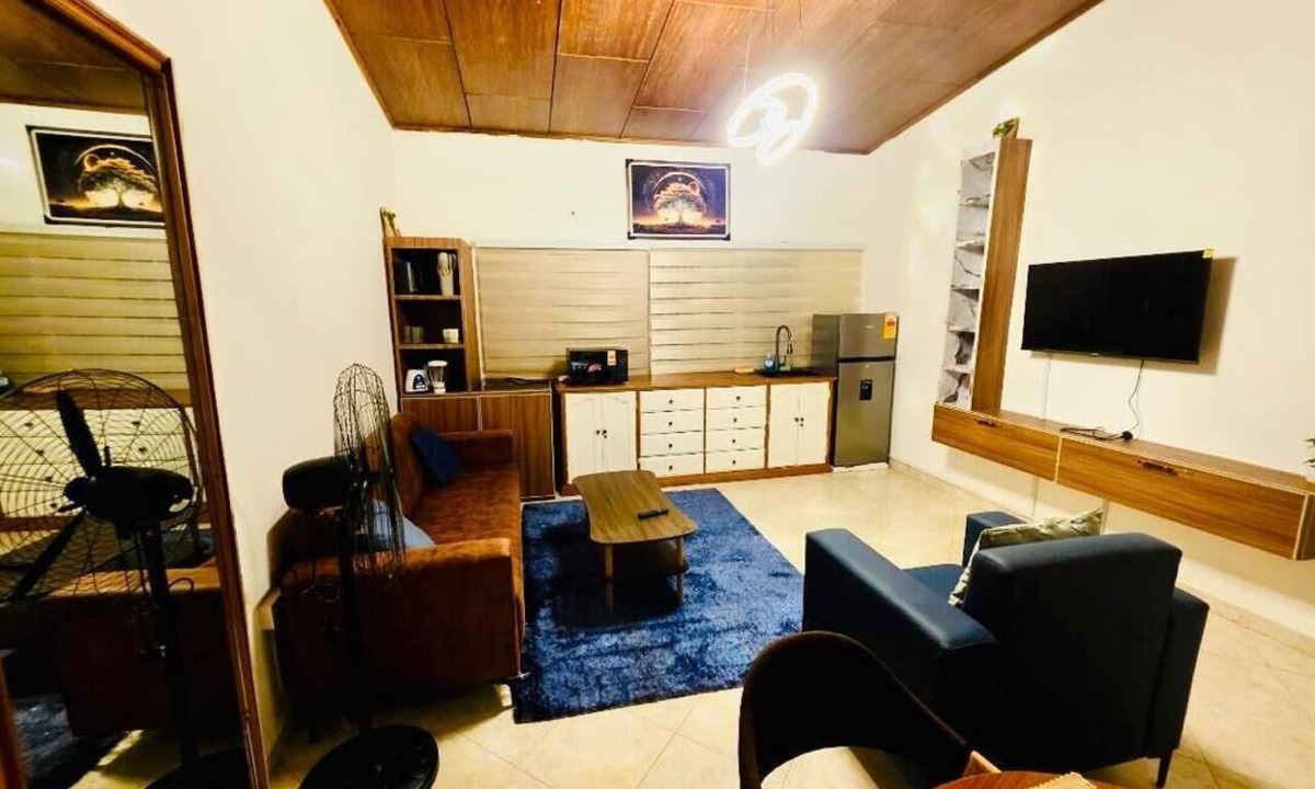 East Legon Apartment | Stylish 2BR Apt in Near A&C Mall in East Legon with Fiber wifi