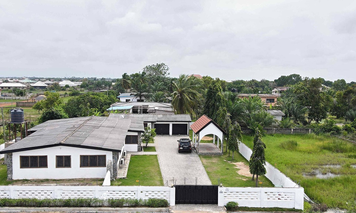 Ada House | The Arden’s: Charming and serene 4-bedroom getaway with modern amenities